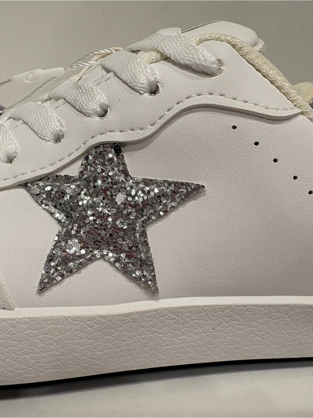 TIMEJOY White Sneakers with Silver Glitter Star Size 6 NWT - Picture 2 of 6